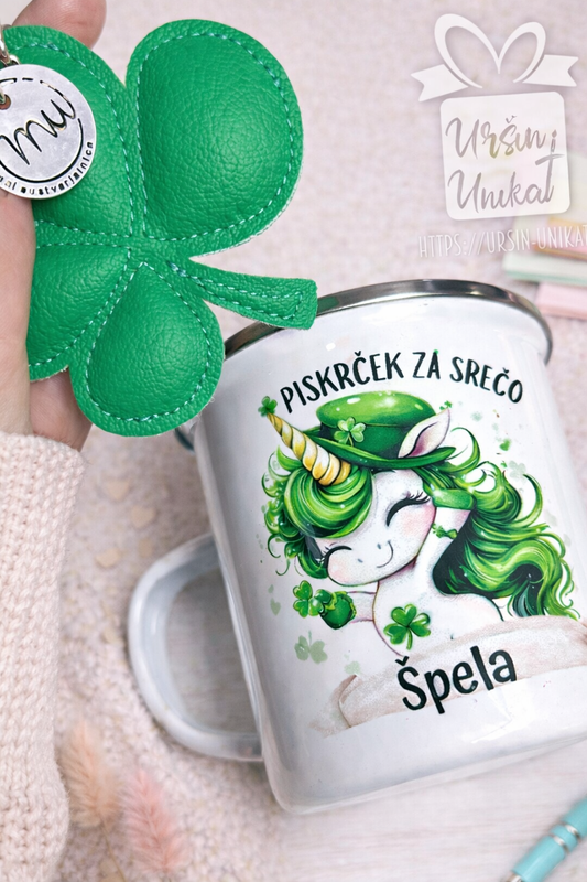 DARILNI KOMPLET: Emajlirana skodelica “PISKRČEK SREČE” in usnjen obesek